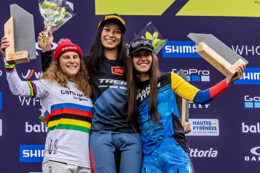 La tolimense Valentina Roa (izquierda), que representa a Caldas en el país, quedó de tercera en la competencia debido a que se canceló la última etapa. Los primeros puestos del podio los ocuparon dos británicas.