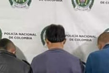 Los tres presuntos ladrones fueron aprehendidos.
