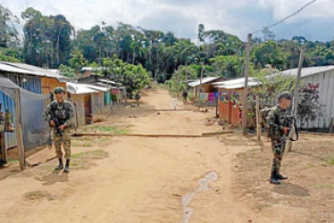 FOTO | @mindefensa | LA PATRIA 220 uniformados patrullan la zona rural del caserío Cancha Manila.