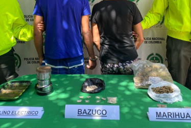 La Policía capturó en flagrancia a una mujer de 46 años y a su novio, de 21. Tenían en su posesión base de cocaína, marihuana y un molino eléctrico.