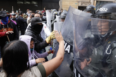 El presidente de la Corte Suprema de Justicia, Gerson Chaverra, condenó ayer en duros términos el “bloqueo violento e ilegal” de manifestantes afines al Gobierno al Palacio de Justicia, situado en el centro de Bogotá, acto que consideró “inaceptable”.