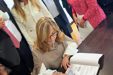 la senadora Norma Hurtado. 