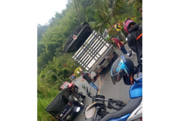 El accidente ocurrió en el sector de Maracas, en la vía Manizales-Neira.