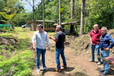El alcalde de Anserma y los caballistas del municipio recorrieron el espacio de la vereda Tabla Roja donde se ubicará la Asociación. 