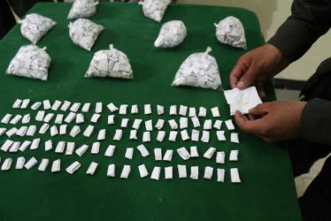 Daniel expendía estupefacientes en la Galería de Manizales. Lo sorprendieron con tres dosis de bazuco.