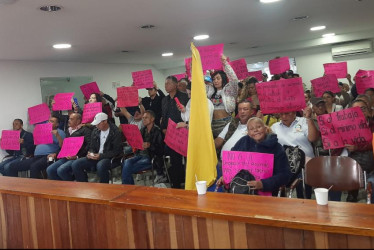 Vendedores informales en el Concejo de Manizales 