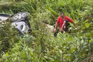 Accidente de tránsito involucra a Valeria Zapata, esposa del alcalde de Santa Rosa. 