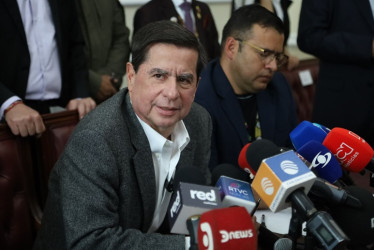 Juan Fernando Cristo, ministro del Interior, espera que esta vez la reforma política que radicó ayer tenga suerte en el Congreso.