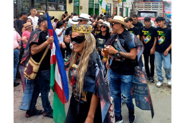Cientos de pacoreños participaron en el desfile central de las Fiestas del Agua.