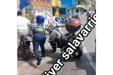 El conductor de la motocicleta habría incumplido con distintas normas del Código de Tránsito.