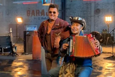 Carlos Vives con su acordeonero Egidio Cuadrado, quien falleció este lunes.