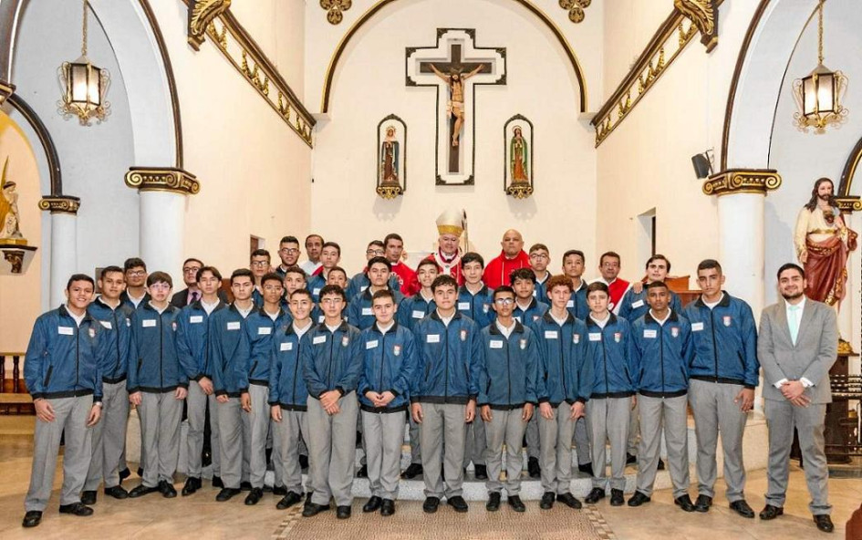 Foto | Lector | LA PATRIA En la Parroquia San Antonio de Manizales, la efusión del Espíritu Santo se hizo presente en los estudiantes de grado décimo del Colegio Mayor de Nuestra Señora al recibir el Sacramento de la Confirmación. La ceremonia presidida por el monseñor José Miguel Gómez Rodríguez, arzobispo de Manizales. Foto | Lector | LA PATRIA En la Parroquia San Antonio de Manizales, la efusión del Espíritu Santo se hizo presente en los estudiantes de grado décimo del Colegio Mayor de Nuestra Señora al recibir el Sacramento de la Confirmación. La ceremonia presidida por el monseñor José Miguel Gómez Rodríguez, arzobispo de Manizales.