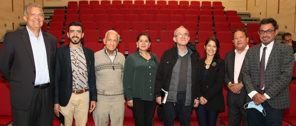 Foto | Argemiro Idárraga | LA PATRIA El Banco de La República, en coordinación con la Universidad de Caldas, realizó la conferencia de investigadores de la Academia de historia a la que asistieron Vladimir Daza, coordinador Colegio Nacional de Historia; Leonardo Henao, Óscar Gaviria Valencia, Margot Andrade, Jorge Orlando Melo, Ivonne Mendoza, gerente del Banco de La República; Wilder Guerra y Rodrigo Santofimio. Foto | Argemiro Idárraga | LA PATRIA El Banco de La República, en coordinación con la Universidad de Caldas, realizó la conferencia de investigadores de la Academia de historia a la que asistieron Vladimir Daza, coordinador Colegio Nacional de Historia; Leonardo Henao, Óscar Gaviria Valencia, Margot Andrade, Jorge Orlando Melo, Ivonne Mendoza, gerente del Banco de La República; Wilder Guerra y Rodrigo Santofimio.