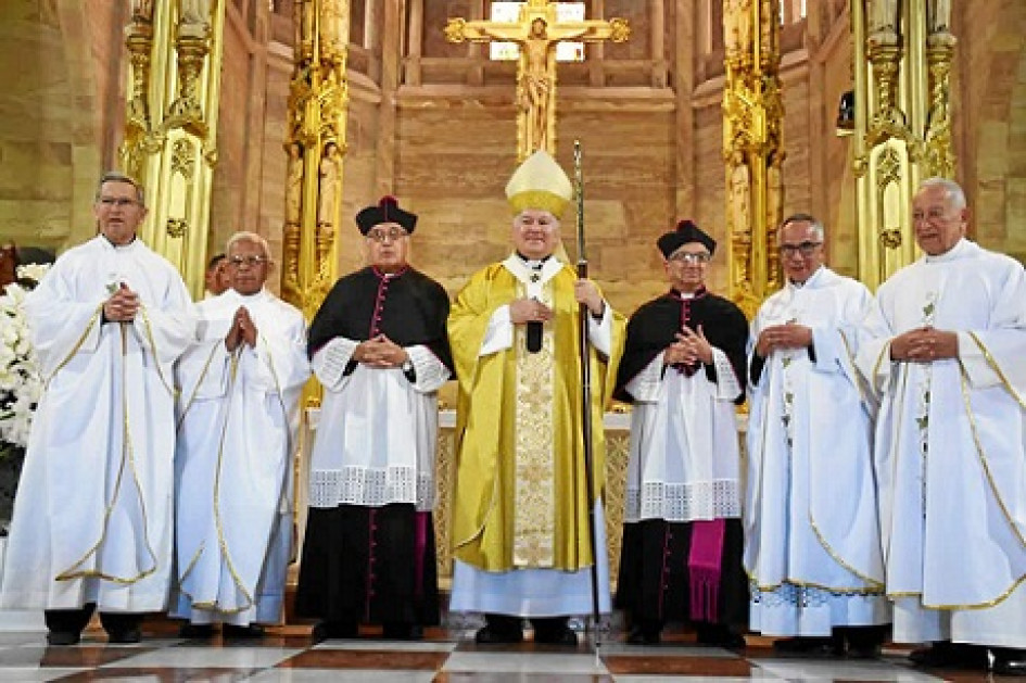 Fotos | Cortesía Arquidiócesis de Manizales | LA PATRIA Presbítero Bernardo Naranjo Giraldo, presbítero Rogelio Valencia Fernández, padre Fernán Llano Ruiz, monseñor José Miguel Gómez, padre Efraín Castaño Arboleda, presbítero Gilberto López Hincapié y el presbítero Orlando Martínez Echeverri.