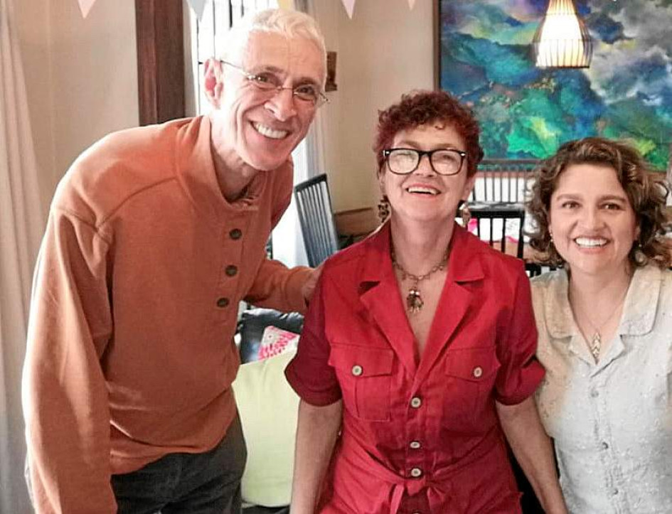 Foto | Lector | LA PATRIA En la residencia de Luis Álvarez y Cielo Arango se reunieron a festejar el cumpleaños de Alba Nelfy Bernal Orozco. Felicitaciones.