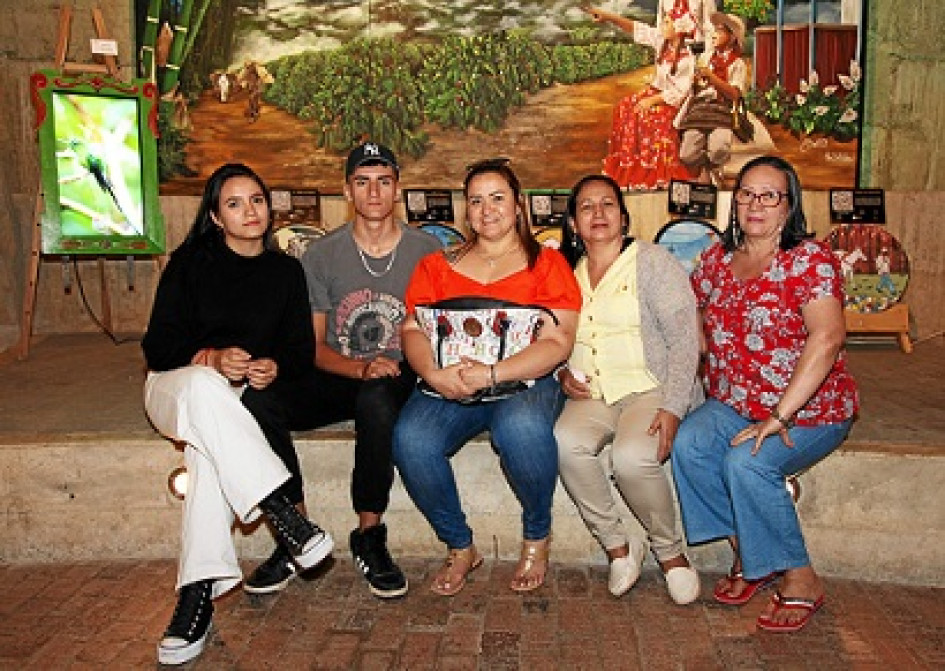 Fotos | Argemiro Idárraga | LA PATRIA Valentina Gutiérrez, Santiago Gutiérrez, Eliana Torres, Milbia Zamora y Armandina Zamora, chilenos.