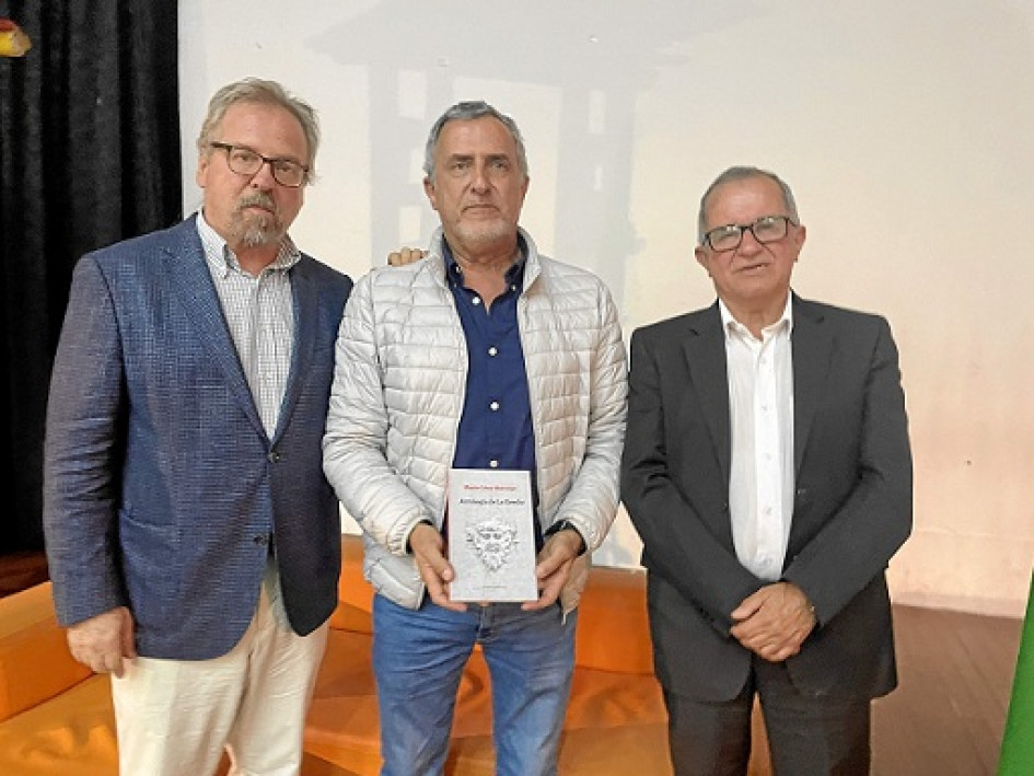 Mario César Restrepo Hoyos, escritor y exalcalde de Aranzazu, hizo la presentación de su libro Antología de la Brecha, una recopilación de ensayos y crónicas escritas en 96 páginas. Lo acompañan: Pedro Felipe Hoyos Kórbel y José Miguel Alzate, también escritor y encargado de la presentación del libro. El acto se realizó en el Centro Cultural de Aranzazu con transmisión por redes sociales y el canal local de televisión. Mario César Restrepo Hoyos, escritor y exalcalde de Aranzazu, hizo la presentación de su libro Antología de la Brecha, una recopilación de ensayos y crónicas escritas en 96 páginas. Lo acompañan: Pedro Felipe Hoyos Kórbel y José Miguel Alzate, también escritor y encargado de la presentación del libro. El acto se realizó en el Centro Cultural de Aranzazu con transmisión por redes sociales y el canal local de televisión.