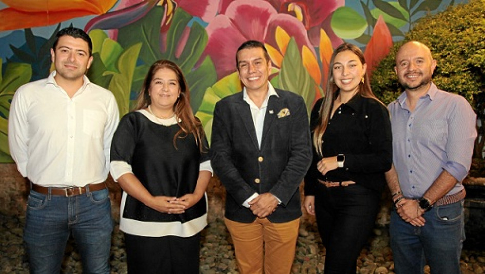 Sebastián Díaz, presidente junta directiva Fenalco; Luisa Jaramillo, líder relaciones corporativas; Juan José Silva, director ejecutivo Fenalco; Valentina Gil, periodista Fenalco; y John Martínez, líder comunicaciones Fenalco.