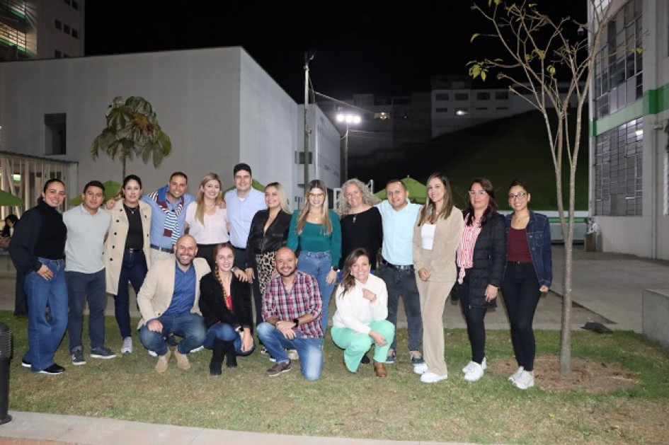 Foto | Archivo Particular | LA PATRIA El colectivo de comunicadores sociales, periodistas y relacionistas públicos de Manizales (Mapa) celebró el Día del Periodista en un encuentro en la U. de Manizales. Asistieron Paula Rodríguez, Juan Pablo Aguirre, Margarita Laverde, Santiago García, Ana María Granada, Óscar Bayona, Mariana Corredor, Ana María Álvarez, Margarita Maya, Juan David Martínez, Juliana Betancur, Julieta Arias, Carolina Manrique, Juan Camilo Aguirre, Laura González, Jhon Jairo Martínez y Adriana Aguirre. Foto | Archivo Particular | LA PATRIA El colectivo de comunicadores sociales, periodistas y relacionistas públicos de Manizales (Mapa) celebró el Día del Periodista en un encuentro en la U. de Manizales. Asistieron Paula Rodríguez, Juan Pablo Aguirre, Margarita Laverde, Santiago García, Ana María Granada, Óscar Bayona, Mariana Corredor, Ana María Álvarez, Margarita Maya, Juan David Martínez, Juliana Betancur, Julieta Arias, Carolina Manrique, Juan Camilo Aguirre, Laura González, Jhon Jairo Martínez y Adrian