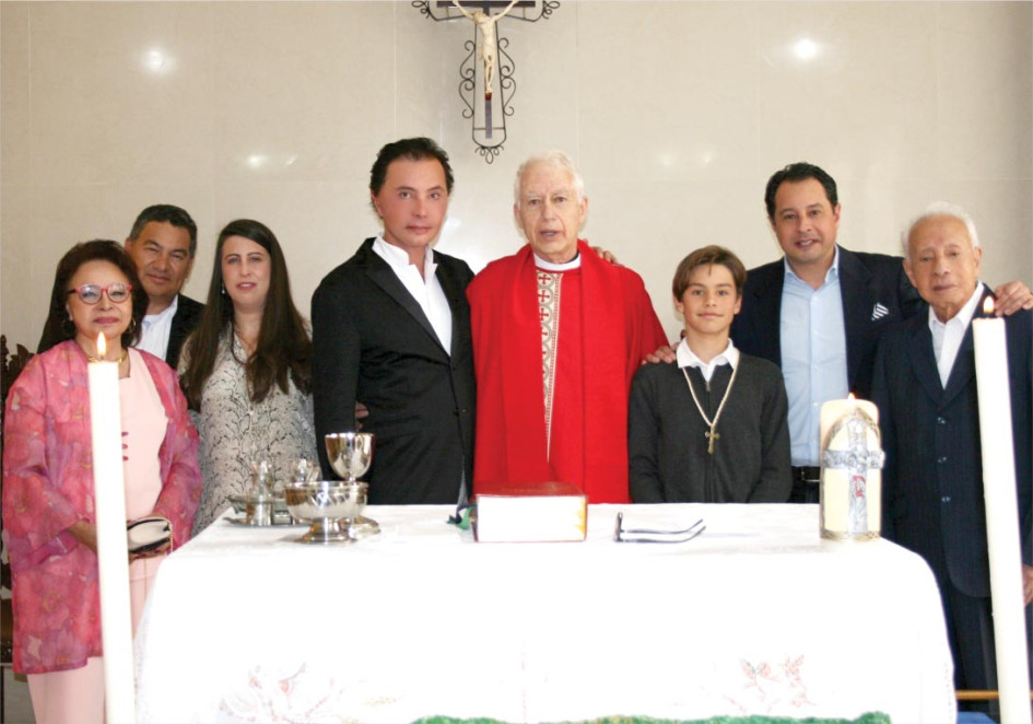 (España - Colombia) En la residencia San Pedro Fabro - Comunidad Mariana De La Compañía De Jesús, en Bogotá , se unieron familiares y amigos , para celebrar esta unión entre el hombre y Dios. Ceremonia privada oficiada por el padre Silvio Cajiao Pabón, S.J.. Decano del Medio Universitario en la Facultad de Teología Pontificia Javeriana . los invitados posteriormente fueron desplazados al norte de la capital para un elegante almuerzo. En la gráfica : Beatriz Gonzalez de Albornoz , Carlos Hernan Daza , Elena Fernandez Anton , Juan Manuel Albornoz Gonzalez , P. Silvio Cajiado, S.J, Nicolas Albornoz Fernandez ( el homenajeado ) , Luis Miguel Albornoz , Dr Herrnando Albornoz. (España - Colombia) En la residencia San Pedro Fabro - Comunidad Mariana De La Compañía De Jesús, en Bogotá , se unieron familiares y amigos , para celebrar esta unión entre el hombre y Dios. Ceremonia privada oficiada por el padre Silvio Cajiao Pabón, S.J.. Decano del Medio Universitario en la Facultad de Teología Pontificia Javeriana . los invitados posteriormente fueron desplazados al norte de la capital para un elegante almuerzo. En la gráfica : Beatriz Gonzalez de Albornoz , Carlos Hernan D