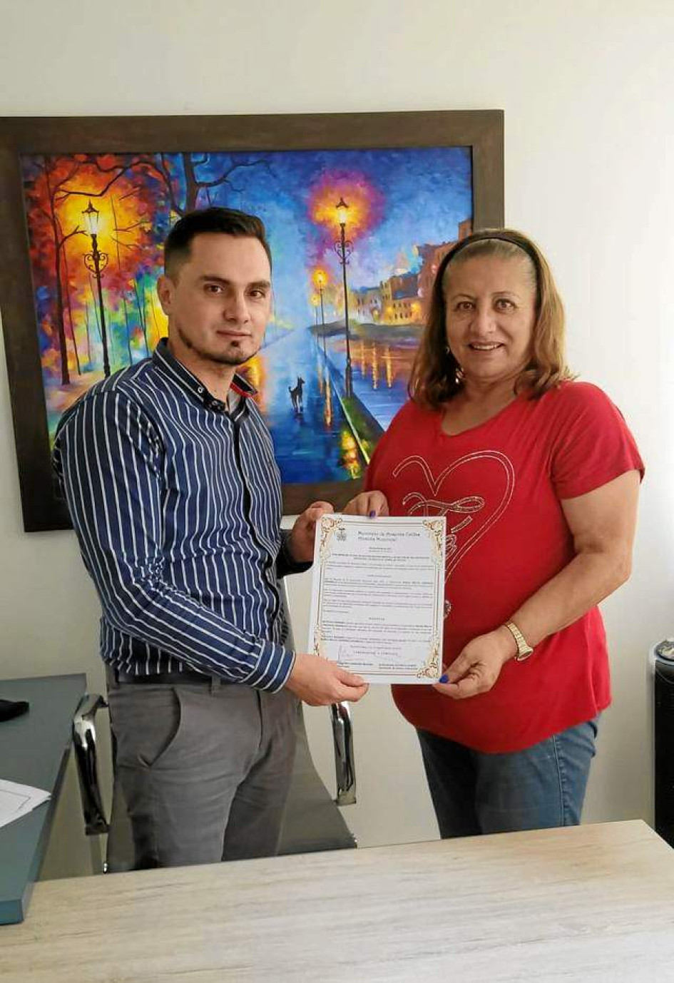 Entrega el reconocimiento, el secretario de educación de Anserma, Alexánder Zuluaga Quiroz a la señora María Melva Cárdenas Jaramillo. Entrega el reconocimiento, el secretario de educación de Anserma, Alexánder Zuluaga Quiroz a la señora María Melva Cárdenas Jaramillo.
