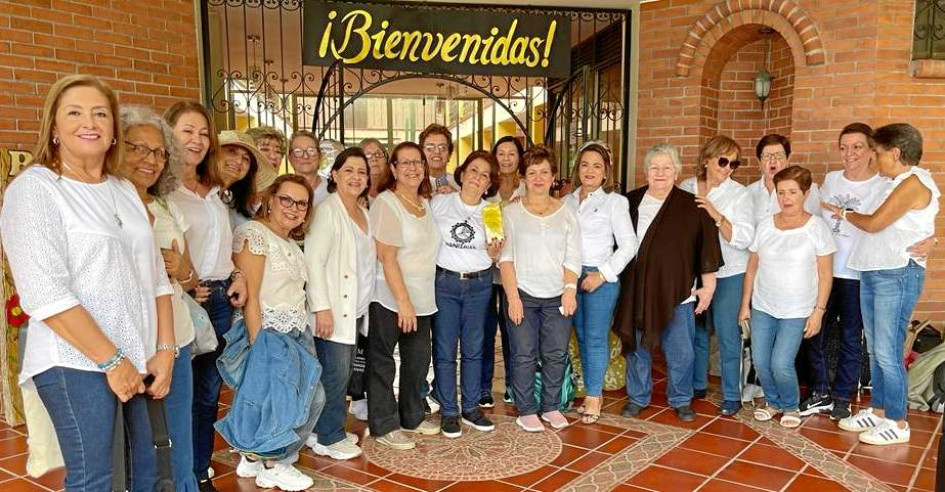Foto | Lector | LA PATRIA Las exalumnas del colegio de La Presentación de Manizales celebraron sus bodas de oro de graduadas: Esperanza Salgado, Graciela Trichez, Matilde Henao, Gloria Naufal, Matilde Gutiérrez, Isabel Marín, María Dolores Ocampo Luz María Escobar , Italia Betancur, Omaira Galeano, María Elena Grisales, Laura Lucy Ortiz, Marta Elena Buitrago, Gloria Lucía Jaramillo, Nancy Ríos, María Eugenia Correa, Yolanda Hoyos, Mercedes Echeverri, Marta Inés Villegas, Constanza Salamanca y Olga Londoño. Foto | Lector | LA PATRIA Las exalumnas del colegio de La Presentación de Manizales celebraron sus bodas de oro de graduadas: Esperanza Salgado, Graciela Trichez, Matilde Henao, Gloria Naufal, Matilde Gutiérrez, Isabel Marín, María Dolores Ocampo Luz María Escobar , Italia Betancur, Omaira Galeano, María Elena Grisales, Laura Lucy Ortiz, Marta Elena Buitrago, Gloria Lucía Jaramillo, Nancy Ríos, María Eugenia Correa, Yolanda Hoyos, Mercedes Echeverri, Marta Inés Villegas, Constanza Salamanca y Olga Londoño.