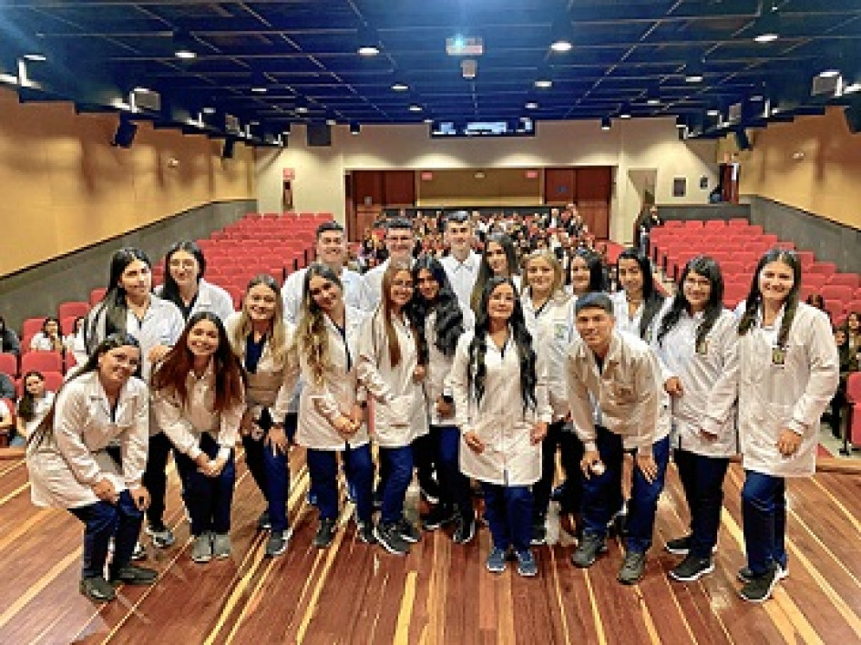 Foto | Cortesía U. Católica | LA PATRIA Se celebró la ceremonia de despedida para estudiantes de Octavo semestre del Programa de Bacteriología de la Universidad Católica de Manizales, quienes inician sus prácticas formativas en diferentes lugares del País.