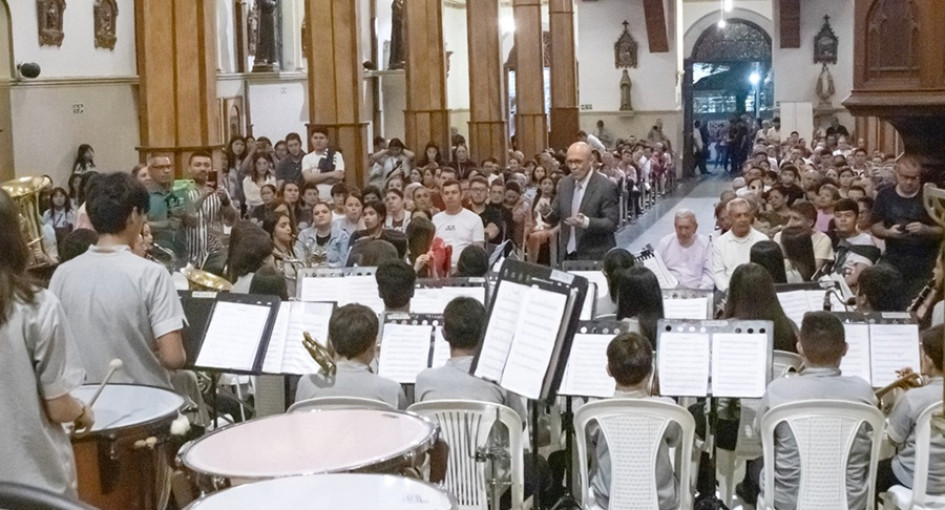 Jhon Jairo Castaño Flórez, alcalde de Neira, y Daniela Nieto Jaramillo, primera gestora social del municipio, presidieron el concierto que engalanó el municipio. La fiesta coral contó con la participación de ocho coros, dos bandas sinfónicas y siete maestros internacionales. Jhon Jairo Castaño Flórez, alcalde de Neira, y Daniela Nieto Jaramillo, primera gestora social del municipio, presidieron el concierto que engalanó el municipio. La fiesta coral contó con la participación de ocho coros, dos bandas sinfónicas y siete maestros internacionales.