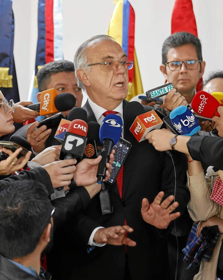 Foto | EFE | LA PATRIA El ministro de Defensa de Colombia, Iván Velásquez, defiende la actuación del viceministro del Interior, Gustavo García, durante protesta en Bogotá. Foto | EFE | LA PATRIA El ministro de Defensa de Colombia, Iván Velásquez, defiende la actuación del viceministro del Interior, Gustavo García, durante protesta en Bogotá.