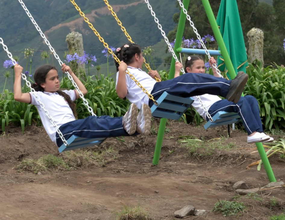 La Felipe Gutiérrez , en Salamina, estrena parque infantil La Felipe Gutiérrez , en Salamina, estrena parque infantil
