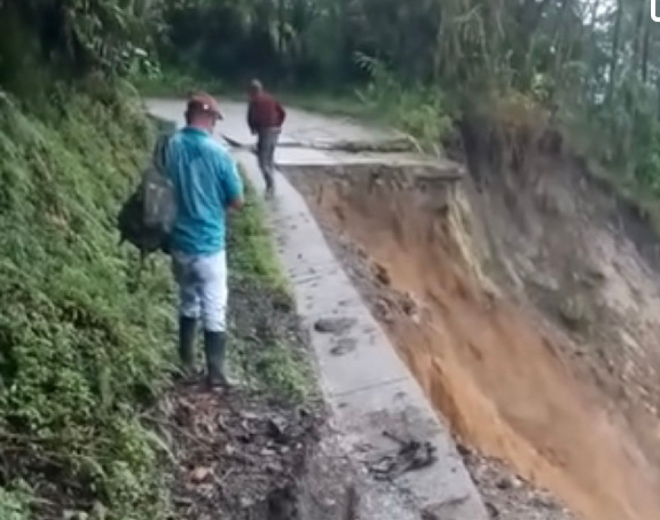 Las placas huella del sector de Chupaderos, en Aranzazu, se derrumbaron. Las placas huella del sector de Chupaderos, en Aranzazu, se derrumbaron.