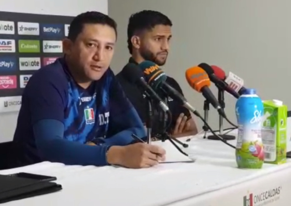 Diego Corredor y Alejandro Artunduaga, técnico y jugador del Once Caldas. 