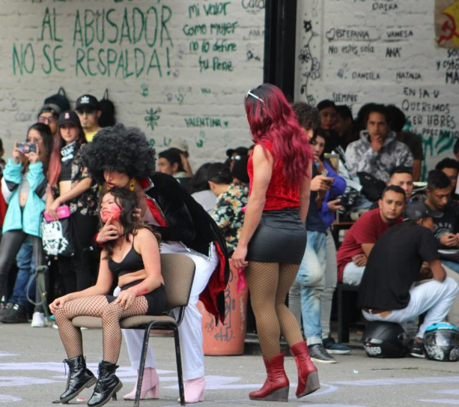 Estudiantes de Artes rechazaron los actos de abuso sexual con presentaciones culturales y protesta pacifica. Estudiantes de Artes rechazaron los actos de abuso sexual con presentaciones culturales y protesta pacifica.
