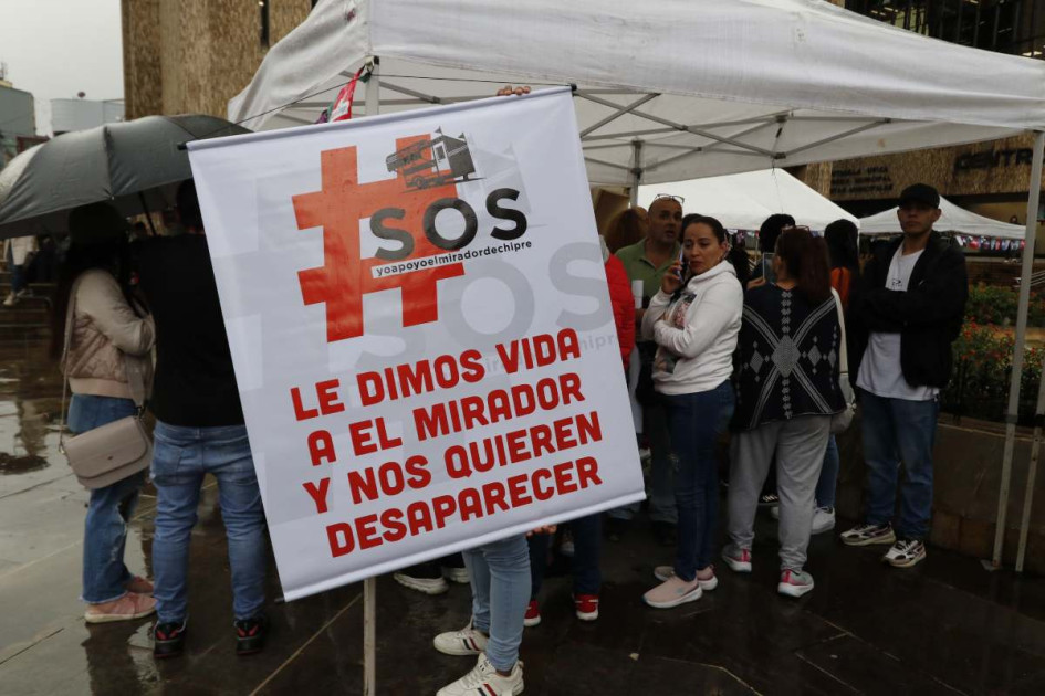 Foto | Darío Augusto Cardona | LA PATRIA Ni la lluvia logró mover el plantón de los comerciantes de Chipre ayer. Foto | Darío Augusto Cardona | LA PATRIA Ni la lluvia logró mover el plantón de los comerciantes de Chipre ayer.