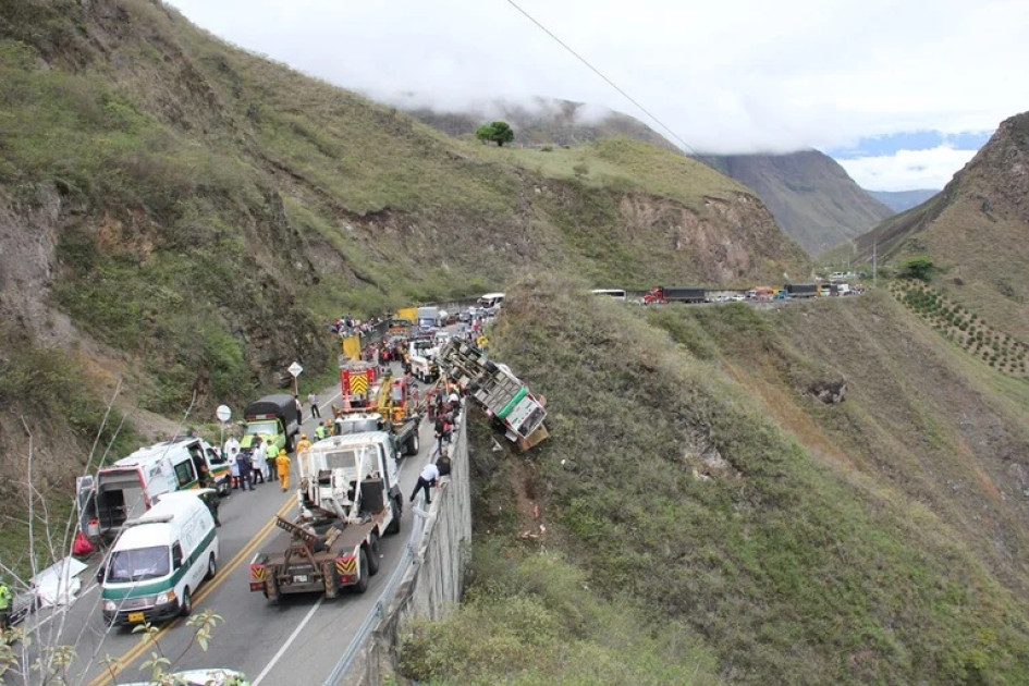 20 muertos y 15 heridos en accidente de un bus que se volcó en Nariño 20 muertos y 15 heridos en accidente de un bus que se volcó en Nariño