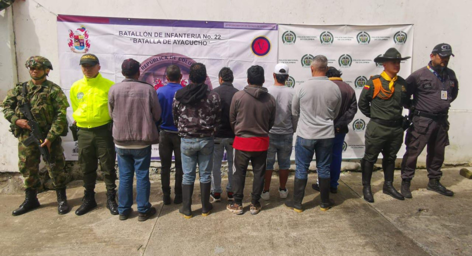 Ejército captura a ocho personas que atentaban contra el medioambiente Ejército captura a ocho personas que atentaban contra el medioambiente