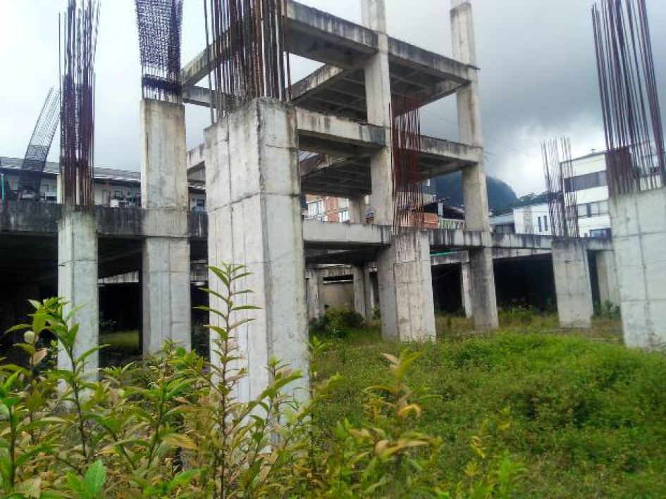 Estudiantes de la Normal de Riosucio reciben clases en el salón parroquial, ante la demora en la construcción de una nueva sede. Estudiantes de la Normal de Riosucio reciben clases en el salón parroquial, ante la demora en la construcción de una nueva sede.