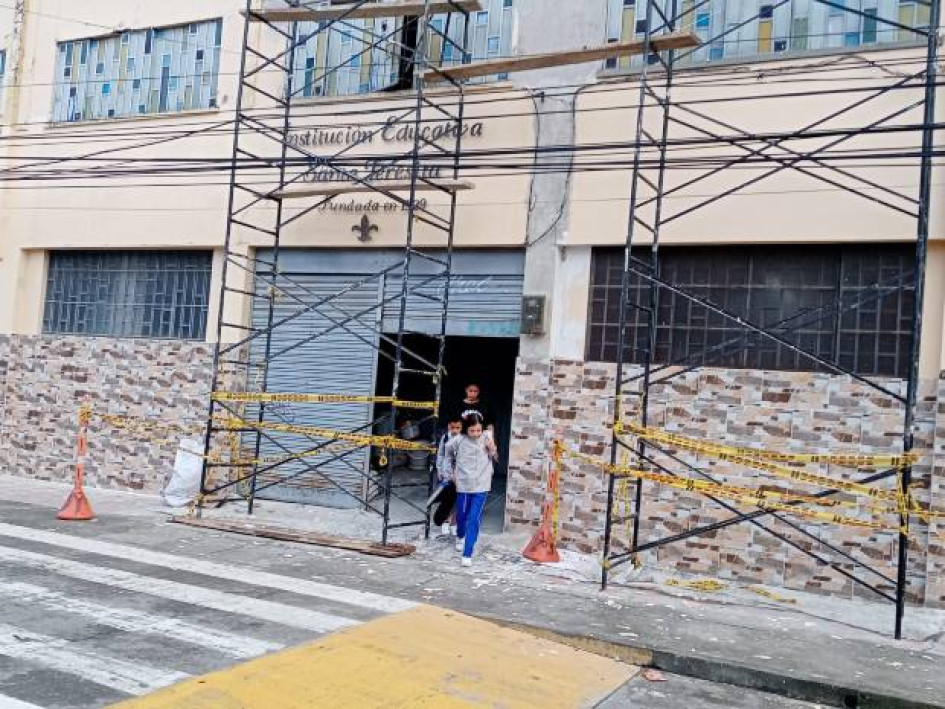 El colegio Santa Teresita de Chinchiná suspendió las clases desde el martes, debido a un brote de varicela común en unos estudiantes. El colegio Santa Teresita de Chinchiná suspendió las clases desde el martes, debido a un brote de varicela común en unos estudiantes.