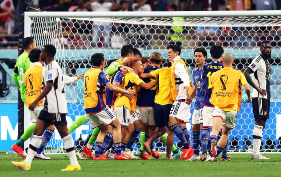 Los jugadores japoneses celebran luego de la victoria ante la tetracampeona del mundo Alemania (1-2) Los jugadores japoneses celebran luego de la victoria ante la tetracampeona del mundo Alemania (1-2)
