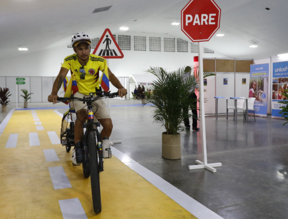 Erik Vargas es de Bogotá y lleva tres meses recorriendo Colombia. En su cuenta ya tiene 65 municipios visitados y asegura que su meta es llegar al Amazonas. Erik Vargas es de Bogotá y lleva tres meses recorriendo Colombia. En su cuenta ya tiene 65 municipios visitados y asegura que su meta es llegar al Amazonas.