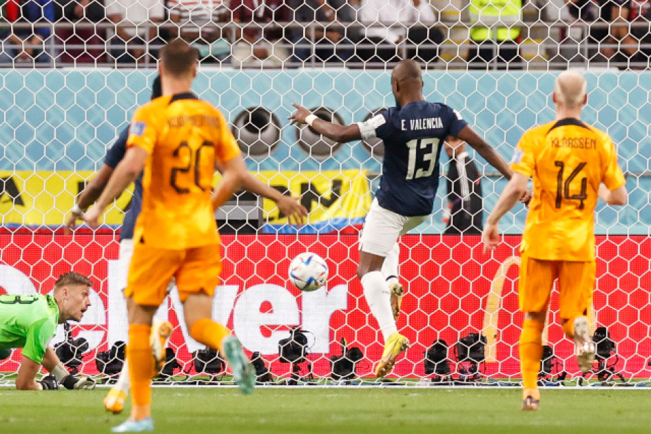 El gol del jugador ecuatoriano Enner Valencia que le dio el empate a su selección frente a Países Bajos. Tuvo una anotación anulada en el encuentro. El gol del jugador ecuatoriano Enner Valencia que le dio el empate a su selección frente a Países Bajos. Tuvo una anotación anulada en el encuentro.