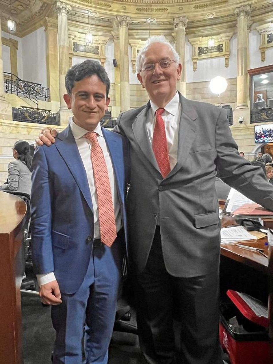 Luis Carlos Reyes, director de la Luis Carlos Reyes, director de la DIAN, y José Antonio Ocampo, ministro de Hacienda, abanderados del Gobierno nacional para sacar adelante la reforma tributaria en el Congreso.DIAN, y José Antonio Ocampo, ministro de Defensa, abanderados del Gobierno nacional para sacar adelante la reforma tributaria en el Congreso. Luis Carlos Reyes, director de la DIAN, y José Antonio Ocampo, ministro de Hacienda, abanderados del Gobierno nacional para sacar adelante la reforma tributaria en el Congreso.