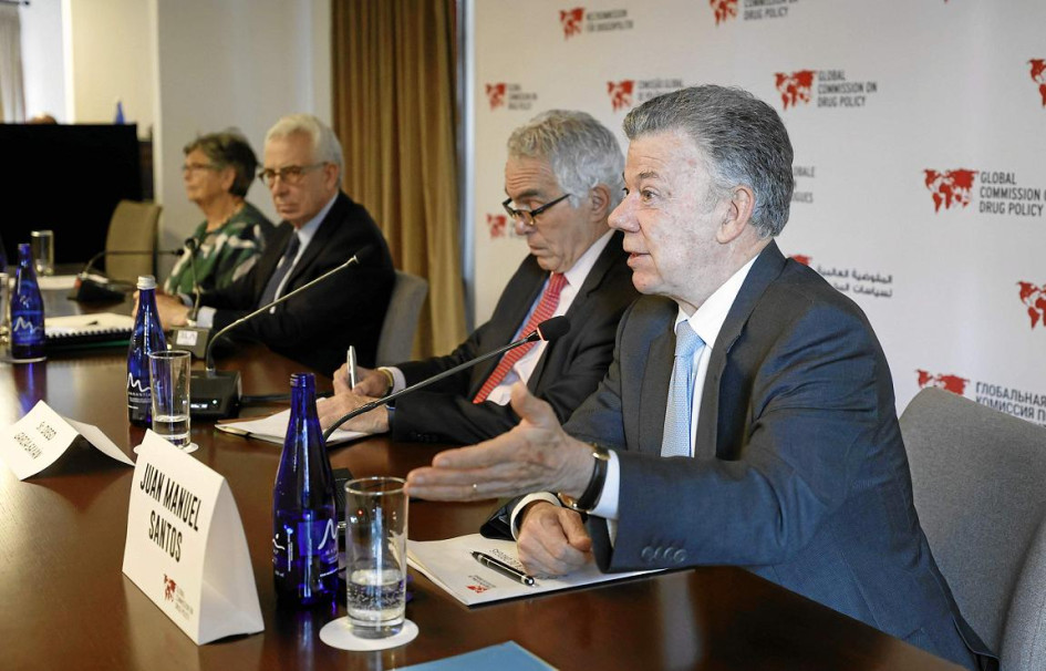 Foto | EFE | LA PATRIA El expresidente colombiano Juan Manuel Santos alertó ayer en Bogotá sobre el creciente poder del narcotráfico en América Latina, lo que atribuyó al “total fracaso” de la guerra contra las drogas y de las políticas represivas. Foto | EFE | LA PATRIA El expresidente colombiano Juan Manuel Santos alertó ayer en Bogotá sobre el creciente poder del narcotráfico en América Latina, lo que atribuyó al “total fracaso” de la guerra contra las drogas y de las políticas represivas.