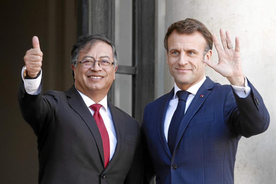 Foto | EFE | LA PATRIA Emmanuel Macron recibió ayer a Gustavo Petro en el Palacio del Elíseo de París. El presidente colombiano confirmó que la reforma agraria será cofinanciada con cooperación internacional. Se creará un fondo multidonantes impulsado por el Gobierno de Francia para impulsar la implementación del acuerdo de paz. Foto | EFE | LA PATRIA Emmanuel Macron recibió ayer a Gustavo Petro en el Palacio del Elíseo de París. El presidente colombiano confirmó que la reforma agraria será cofinanciada con cooperación internacional. Se creará un fondo multidonantes impulsado por el Gobierno de Francia para impulsar la implementación del acuerdo de paz.