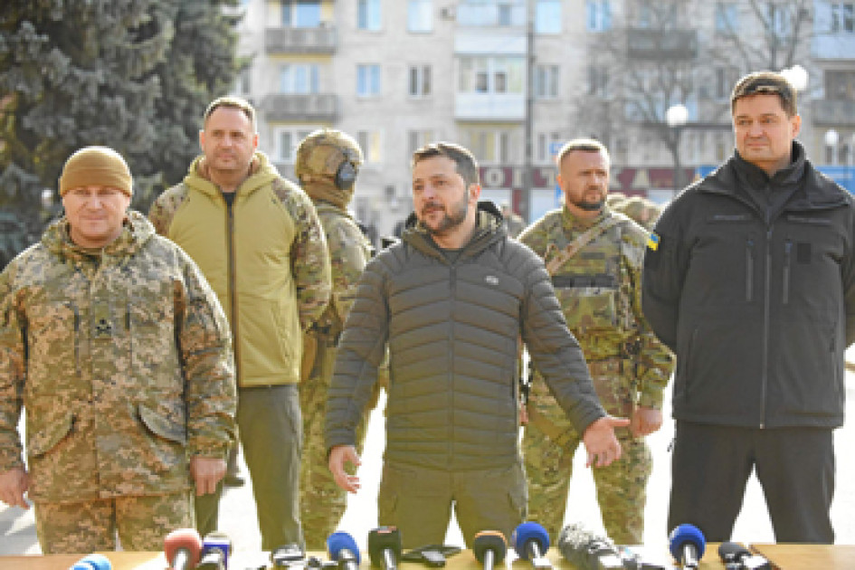 Foto|Efe|LA PATRIA Volodímir Zelenski, presidente de Ucrania, habló ayer con la prensa sobre la entrada el viernes de las tropas ucranianas a Jersón, después de que las tropas rusas se retiraran de esa ciudad. Foto|Efe|LA PATRIA Volodímir Zelenski, presidente de Ucrania, habló ayer con la prensa sobre la entrada el viernes de las tropas ucranianas a Jersón, después de que las tropas rusas se retiraran de esa ciudad.