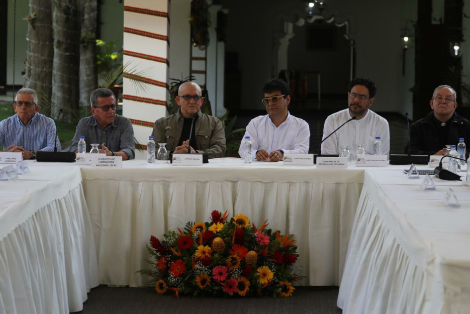Gobierno y Eln reanudarán el lunes en Caracas los diálogos de paz Gobierno y Eln reanudarán el lunes en Caracas los diálogos de paz