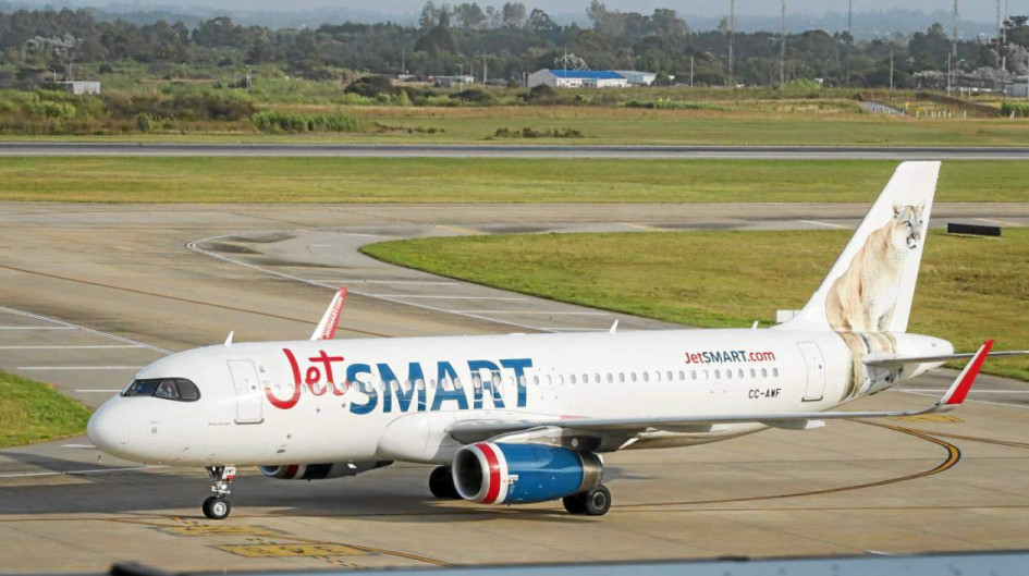 Jet Smart inició sus servicios a Colombia a finales del 2019 con rutas entre Santiago de Chile y Bogotá, Cali y Medellín, y entre Antofagasta (Chile) y Cali. Jet Smart inició sus servicios a Colombia a finales del 2019 con rutas entre Santiago de Chile y Bogotá, Cali y Medellín, y entre Antofagasta (Chile) y Cali.