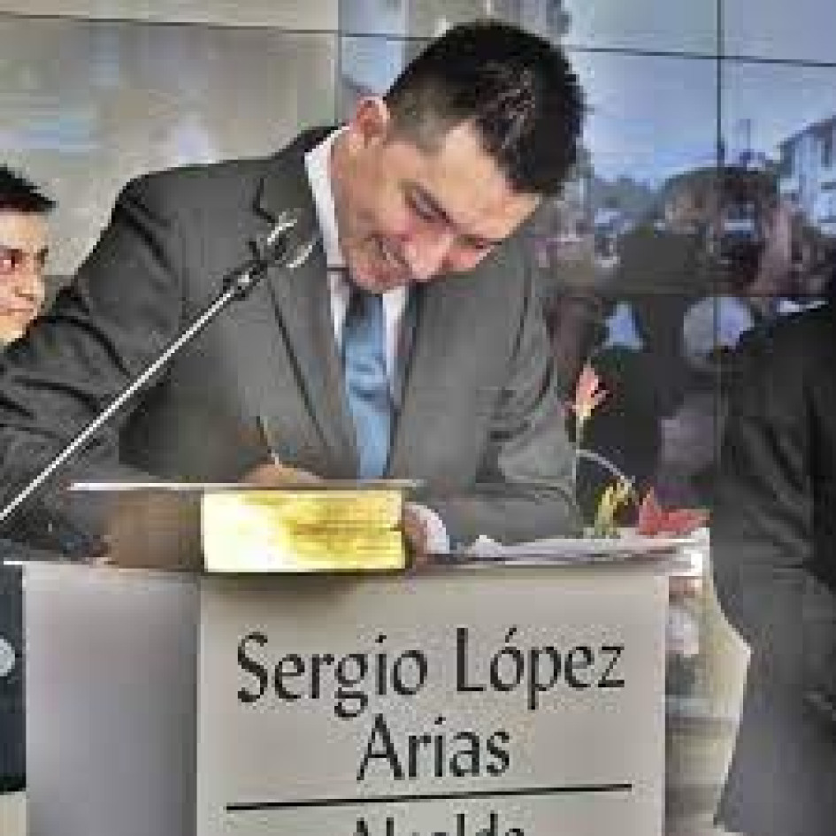 Aterrizó en la Asamblea Foto | LA PATRIA Aterrizó en la Asamblea Foto | LA PATRIA