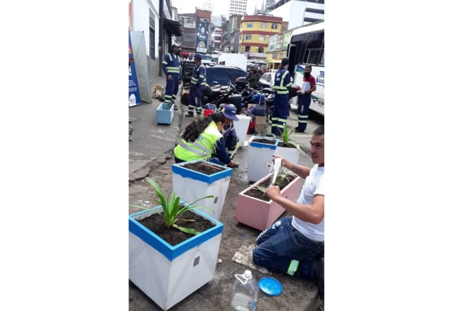 Recuperan punto de acumulación de basuras en la Galería de Manizales Recuperan punto de acumulación de basuras en la Galería de Manizales