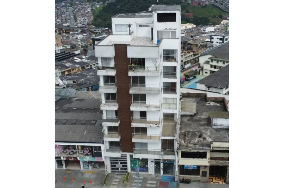 Estado actual del edificio Shalom III sobre la Avenida Santander en Manizales. Estado actual del edificio Shalom III sobre la Avenida Santander en Manizales.